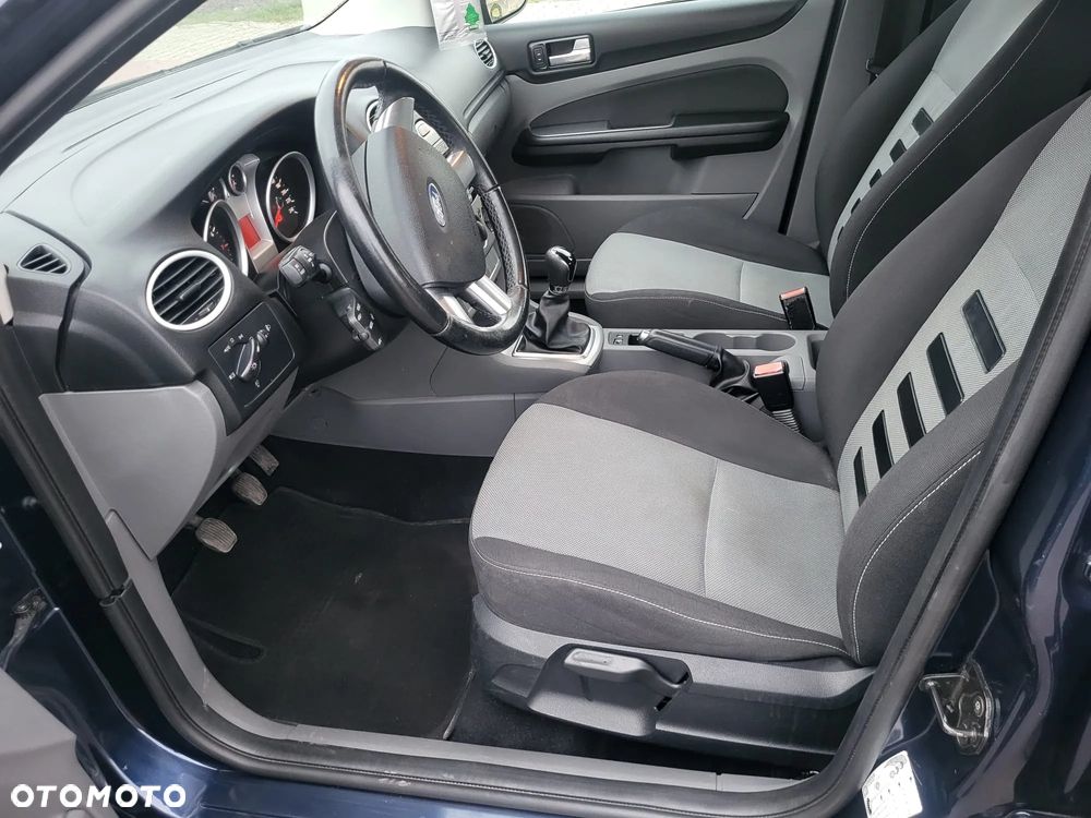 Ford Focus 1.4 16V Style - 32