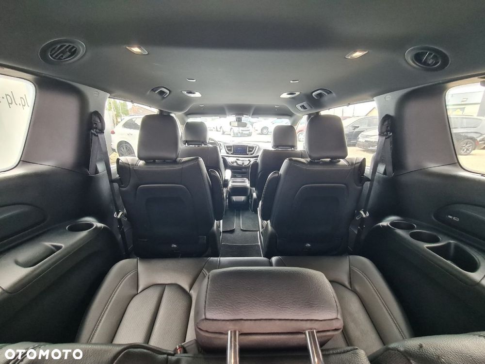 Chrysler Pacifica - 36