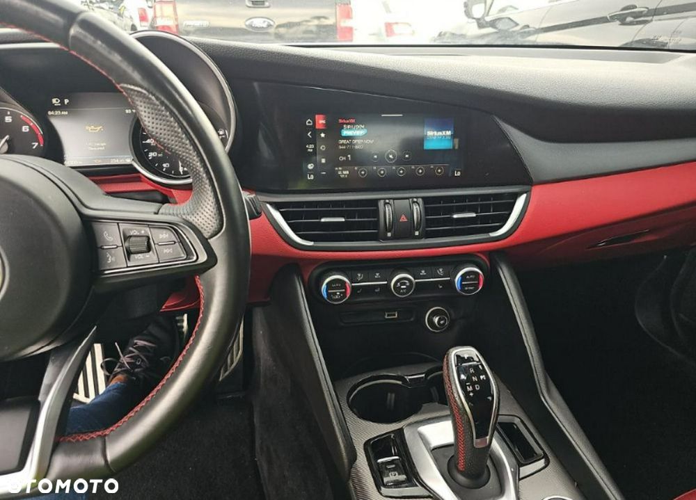 Alfa Romeo Giulia - 8