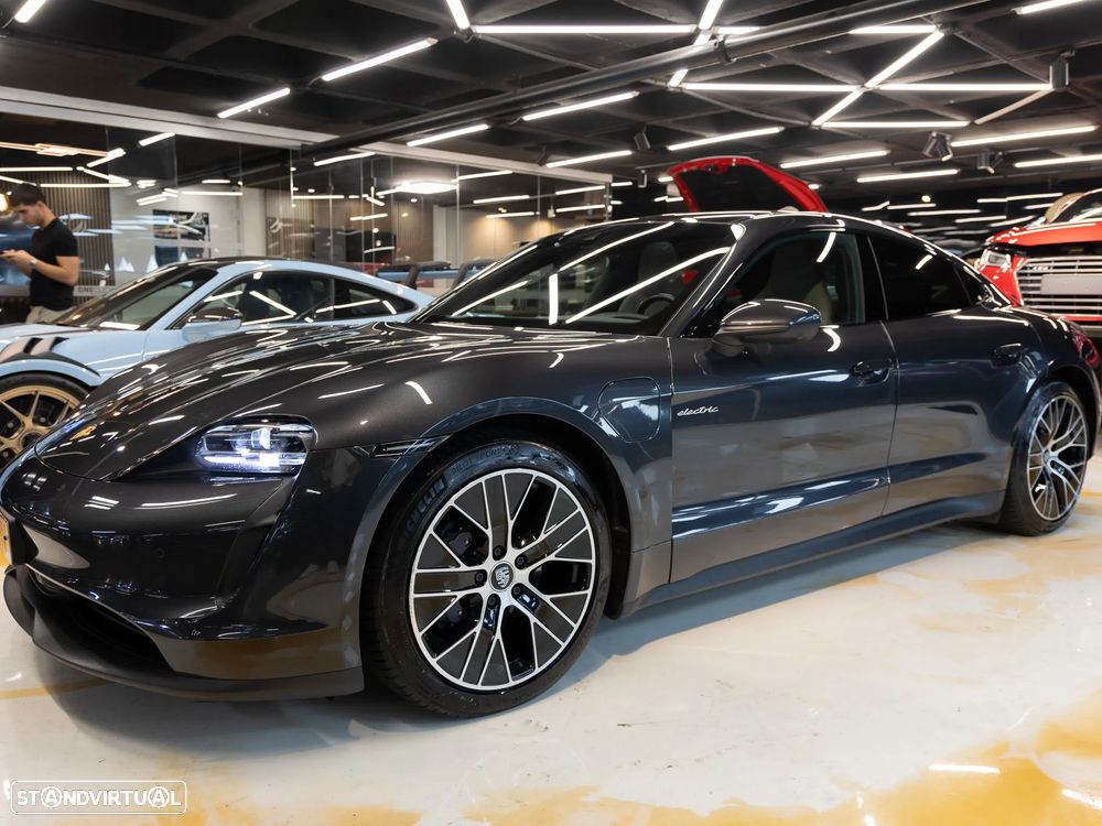 Porsche Taycan - 8