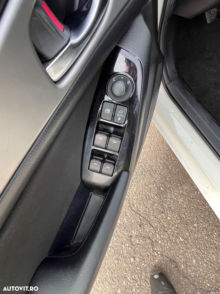 Mazda 3 SKYACTIV-D 105 Exclusive-Line - 12