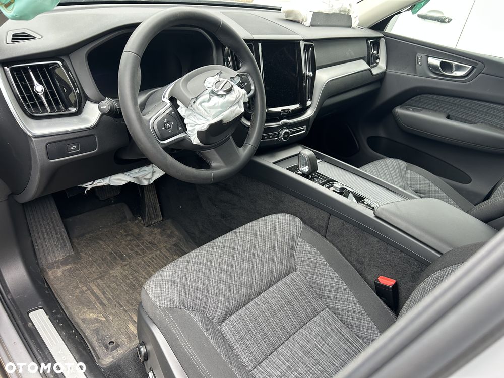 Volvo XC 60 B4 B Essential - 8