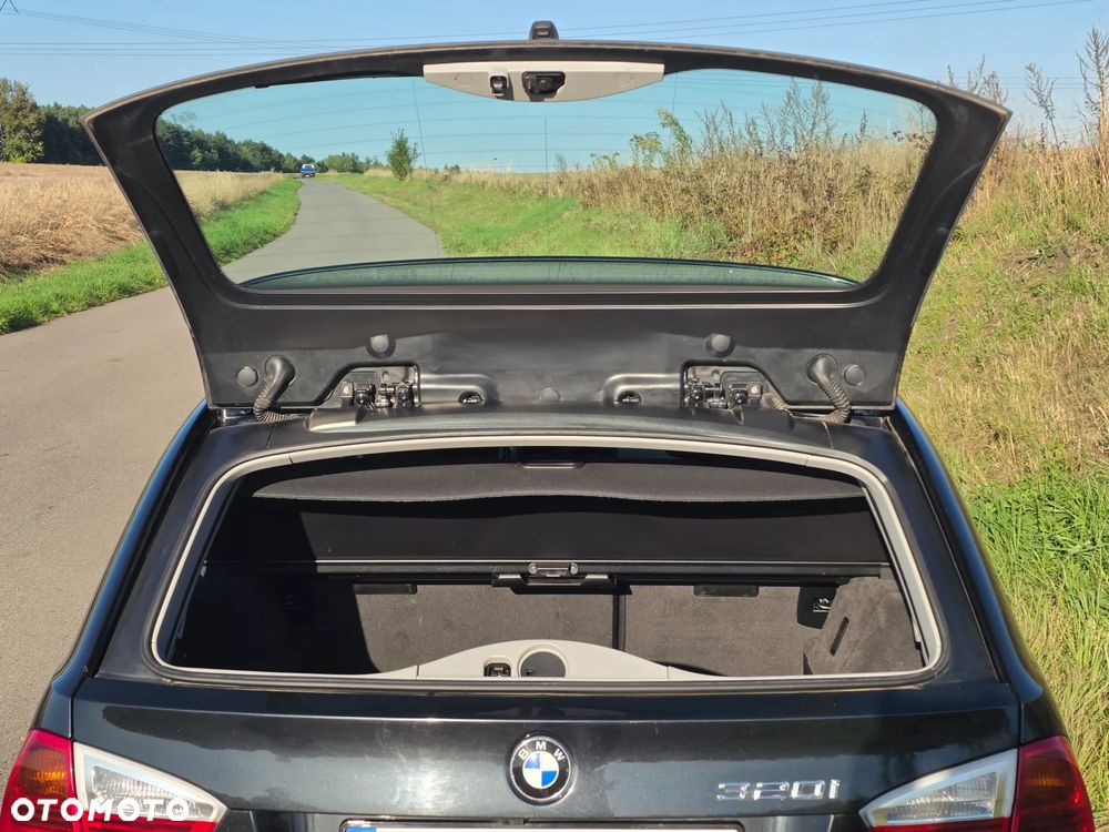 BMW Seria 3 320i - 23