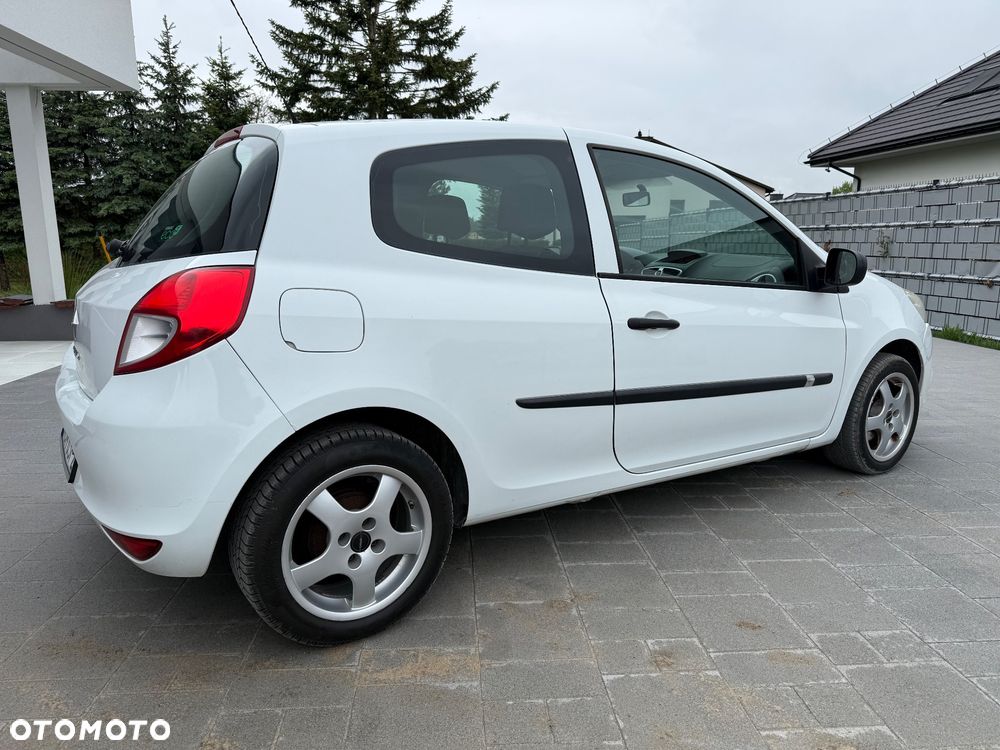 Renault Clio 1.2 16V Authentique - 11