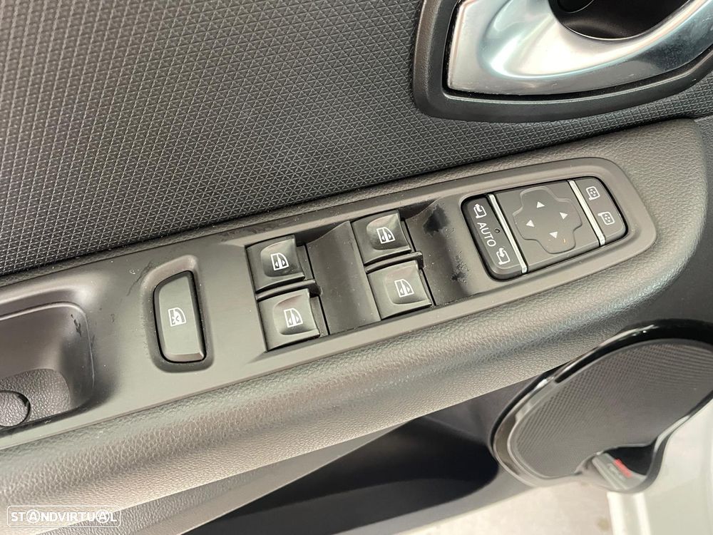 Renault Clio 1.2 TCe Initiale Paris EDC - 17