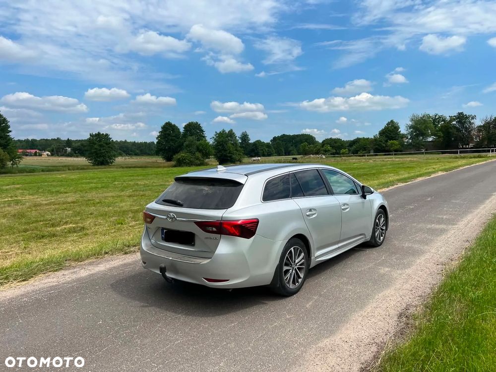 Toyota Avensis 2.0 D-4D Premium - 21