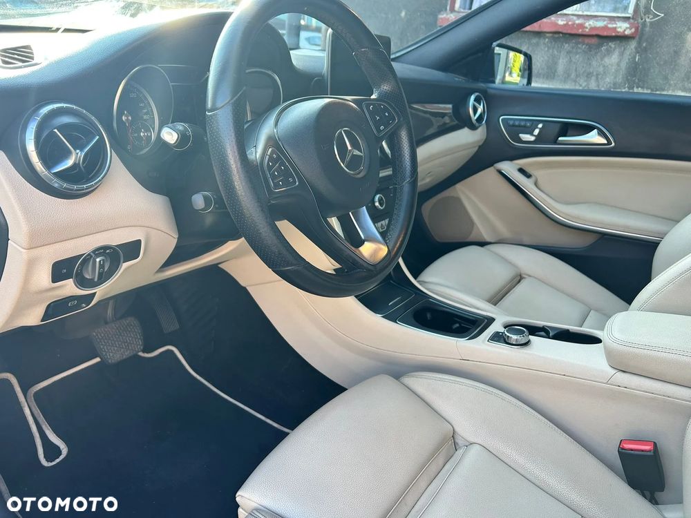 Mercedes-Benz CLA 250 7G-DCT - 14