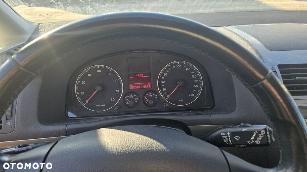 Volkswagen Touran - 7