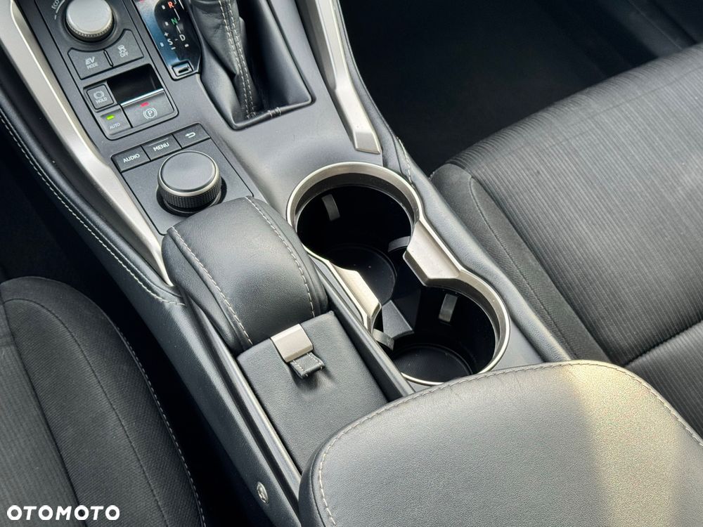 Lexus NX 300h Elite 2WD - 29