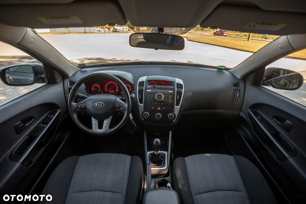 Kia Ceed 1.4 CVVT Attract - 29