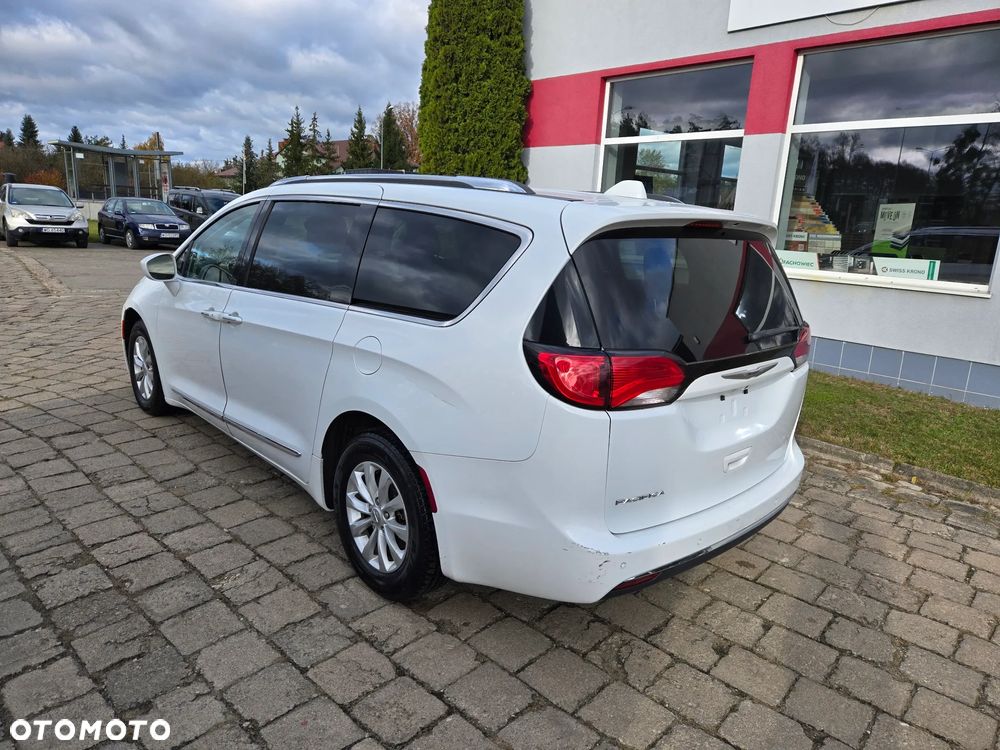 Chrysler Pacifica - 14