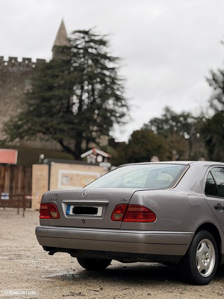 Mercedes-Benz E 220 CDI Classic - 4