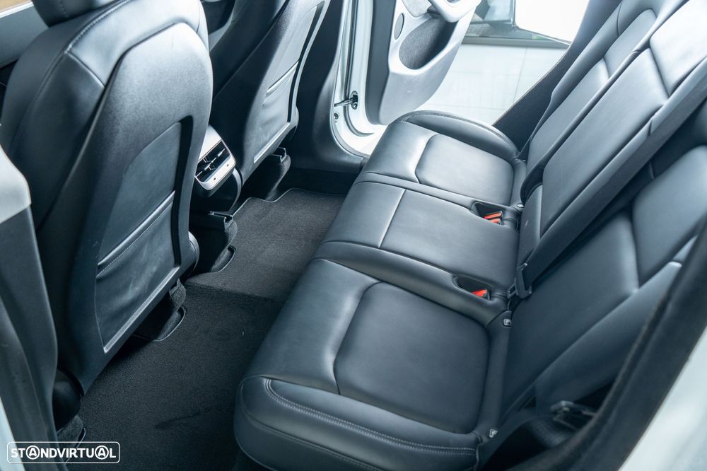 Tesla Model Y Long Range Dual Motor AWD - 10