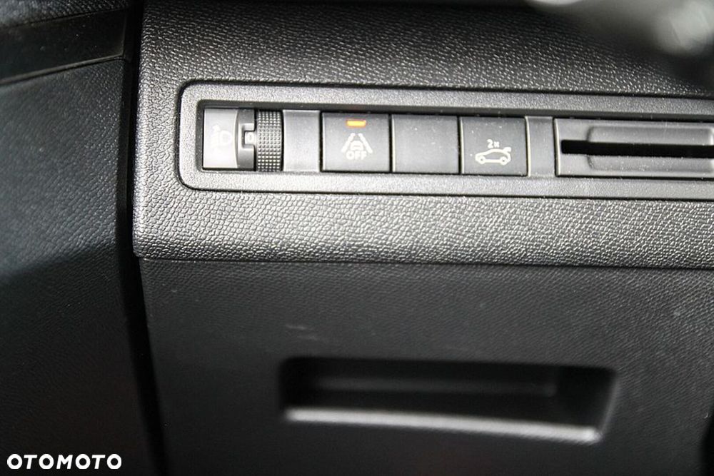 Peugeot 3008 1.2 PureTech Allure Pack S&S EAT8 - 28