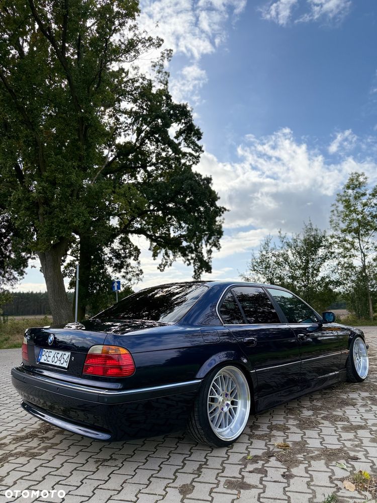 BMW Seria 7 740i - 38