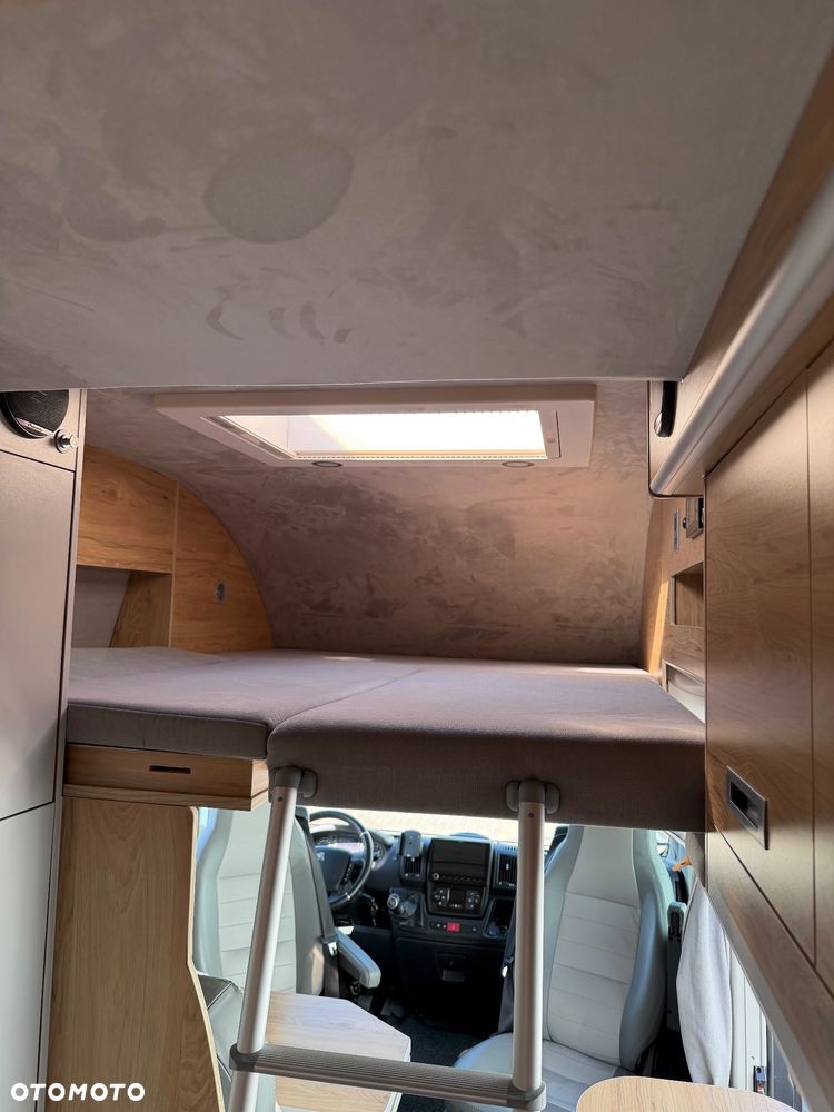 Globe-Traveller Voyager X - 15