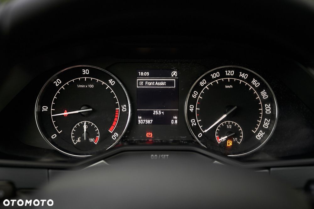 Skoda Superb 2.0 TDI Ambition - 32