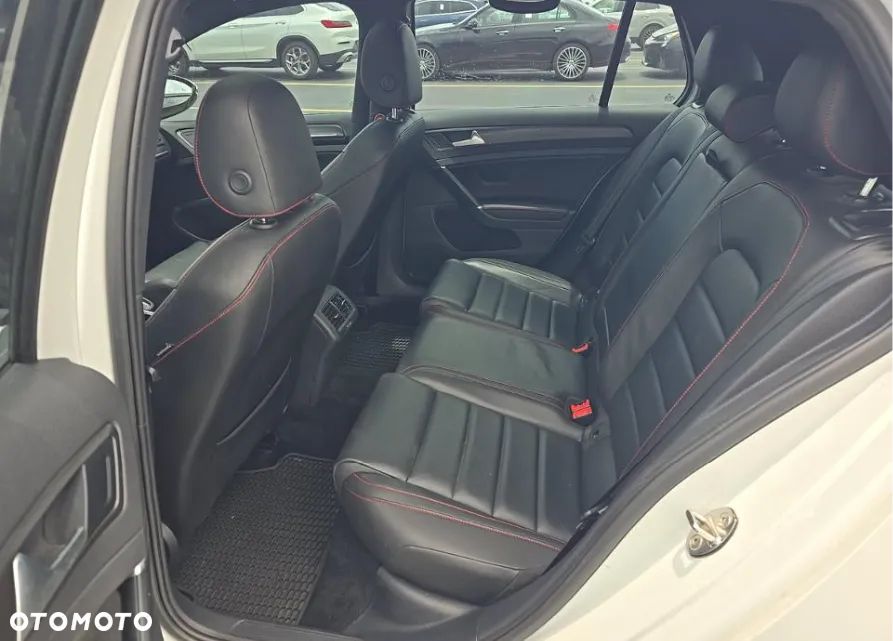 Volkswagen Golf - 11