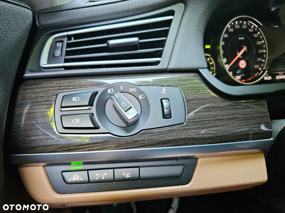 BMW Seria 7 740d - 25