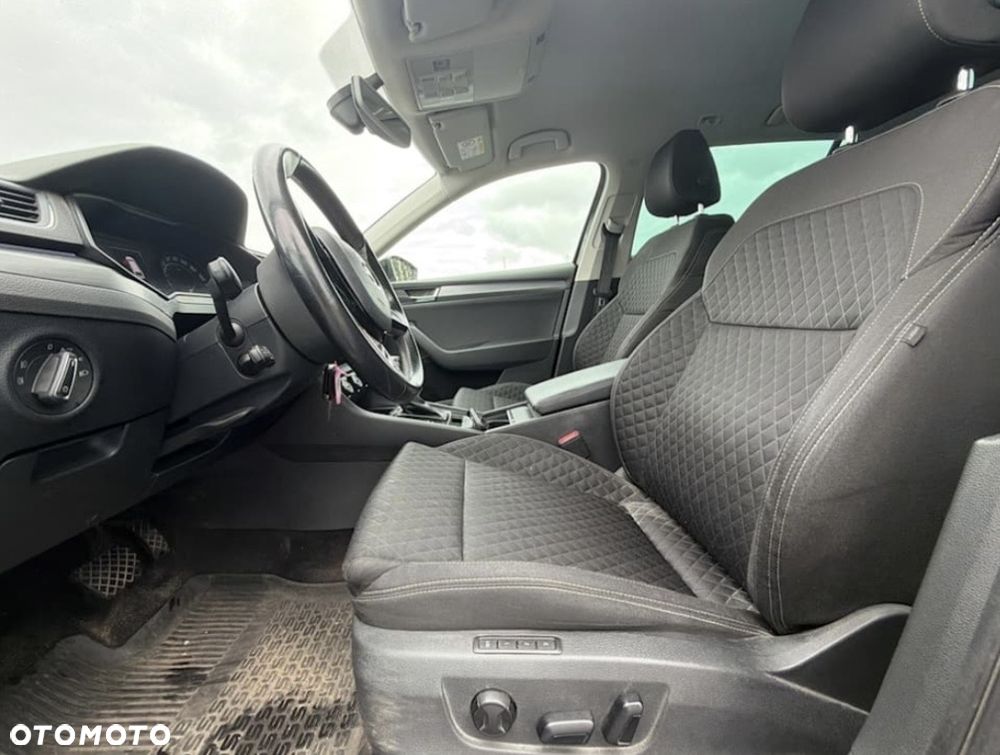 Skoda Superb 2.0 TDI Active DSG - 8