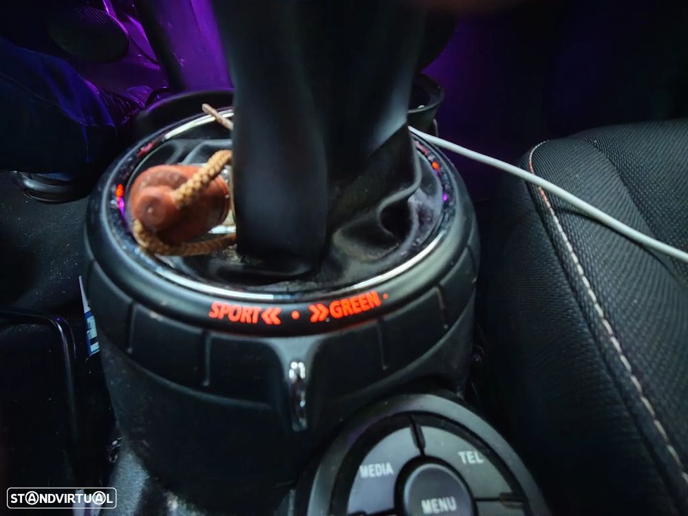 MINI 5 Portas Cooper D Aut. - 16