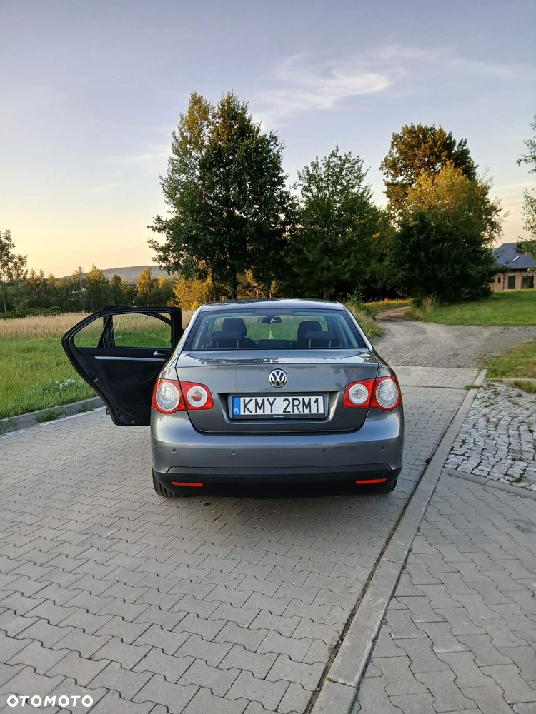 Volkswagen Jetta 1.9 TDI Comfortline - 11