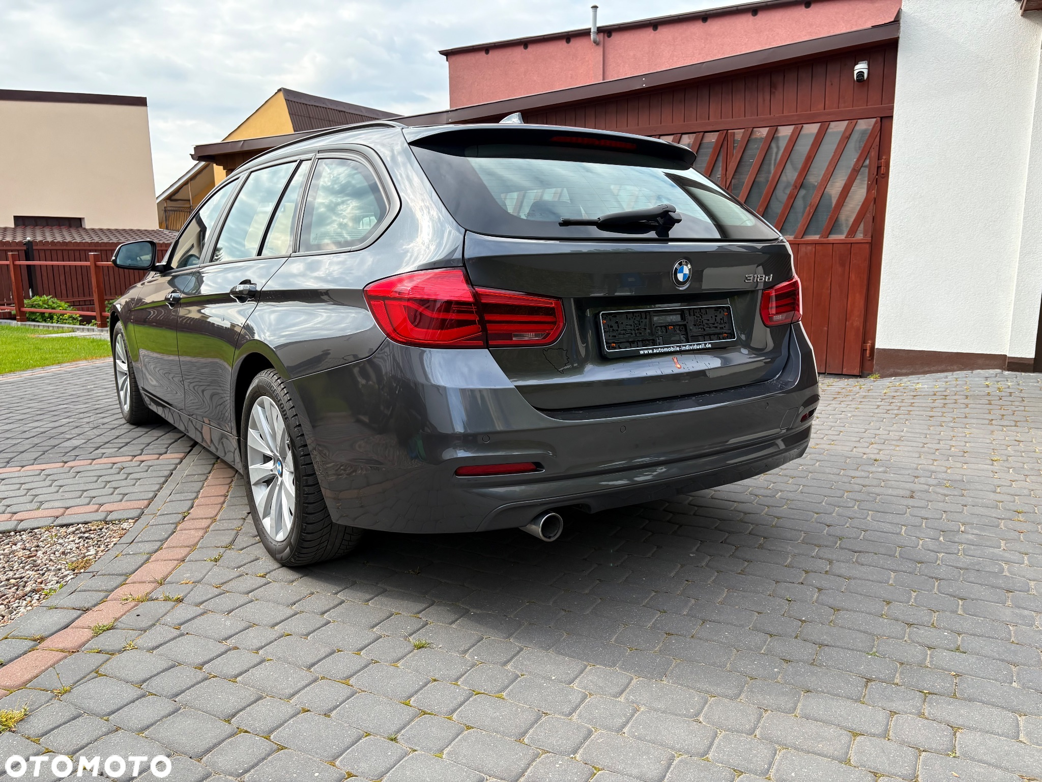 BMW Seria 3 318d Touring - 10