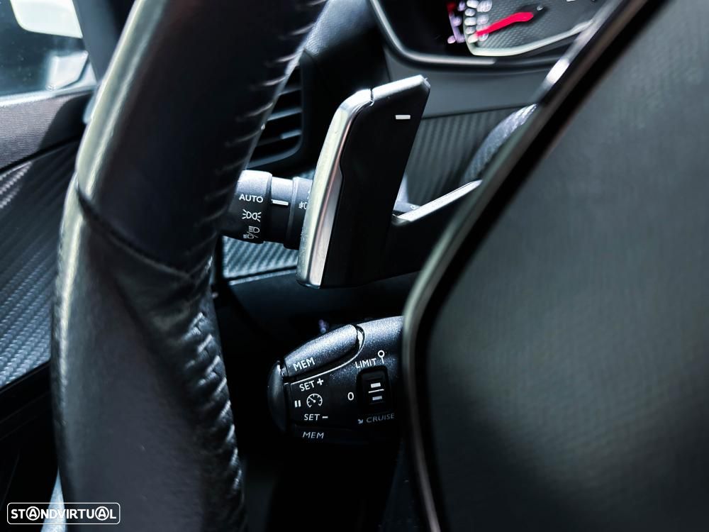 Peugeot 2008 1.2 PureTech Allure EAT8 - 25