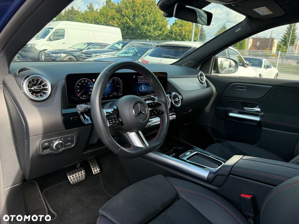 Mercedes-Benz GLA - 16
