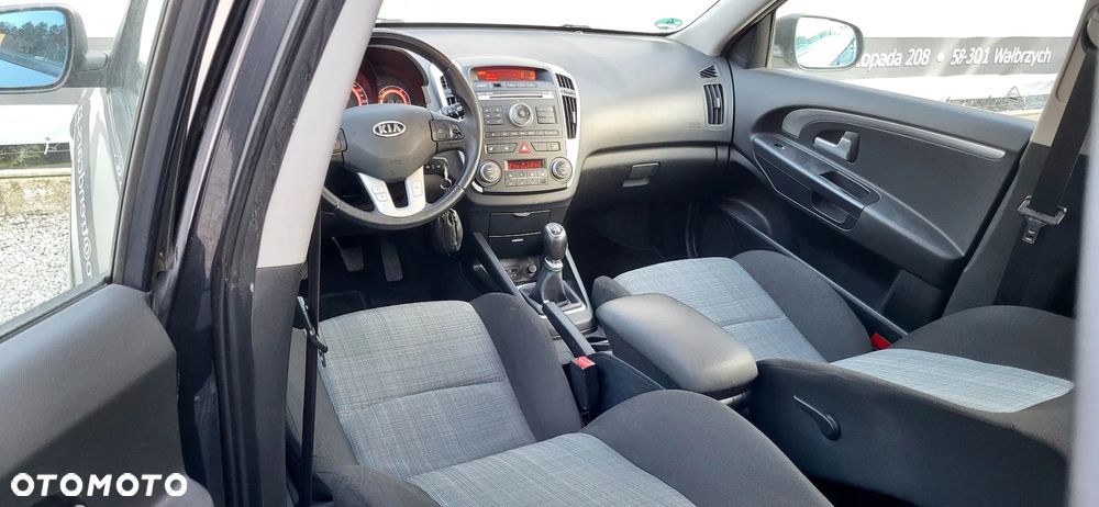 Kia Ceed 1.6 CVVT Dream-Team Edition - 16