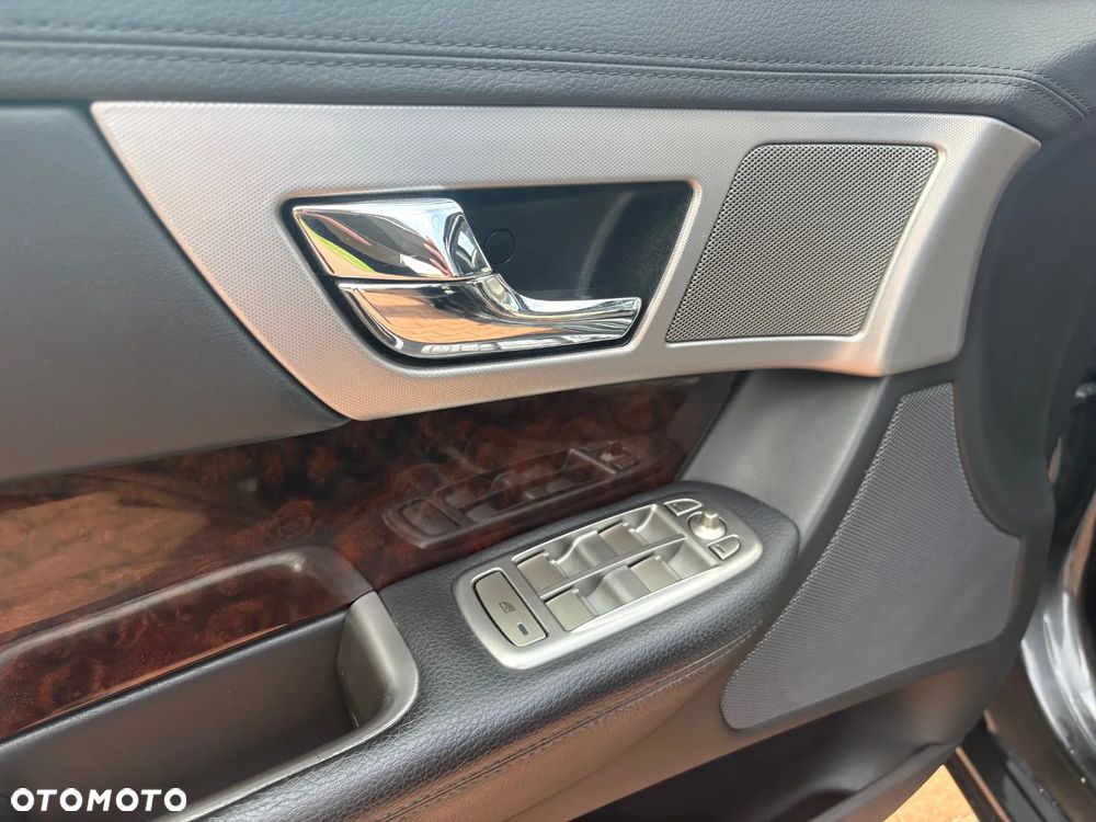 Jaguar XF 3.0 V6 Luxury - 22