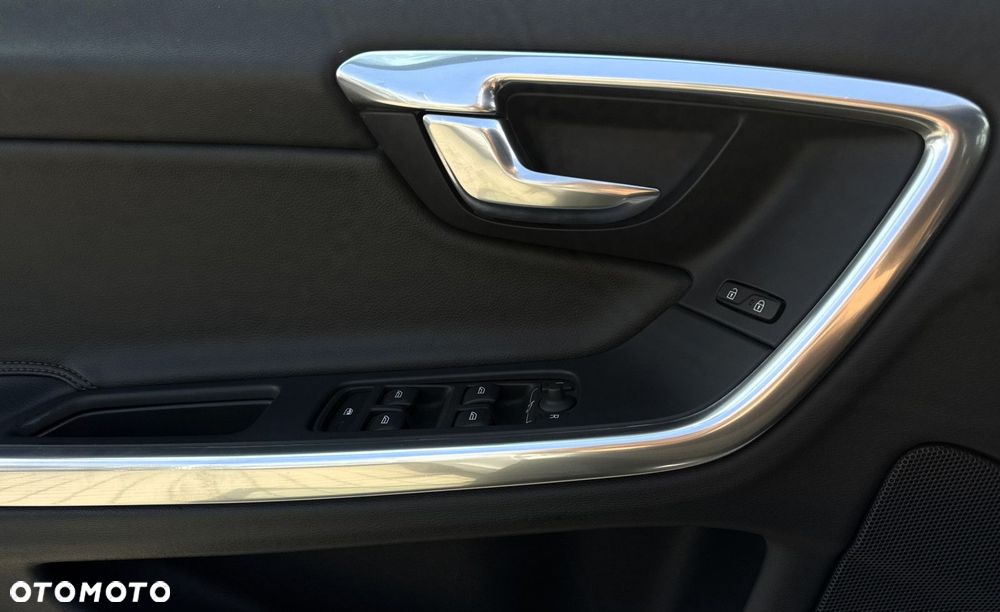 Volvo S60 Cross Country - 22