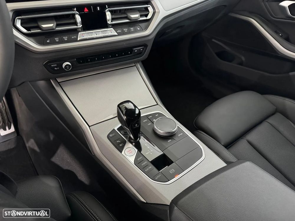 BMW 330 e Touring Pack M Auto - 19