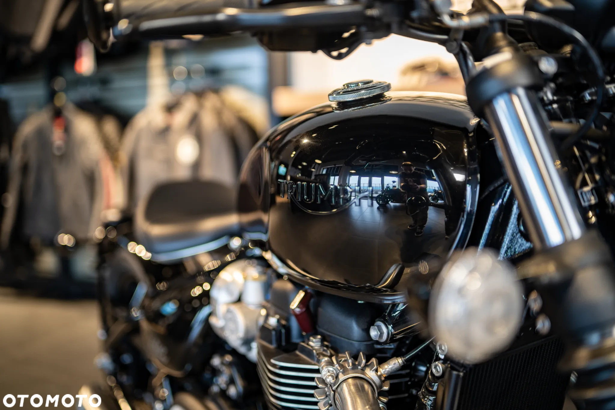 Triumph Bonneville Bobber - 5