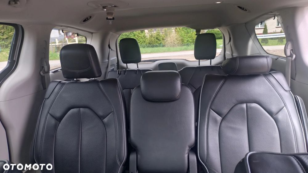 Chrysler Pacifica - 21