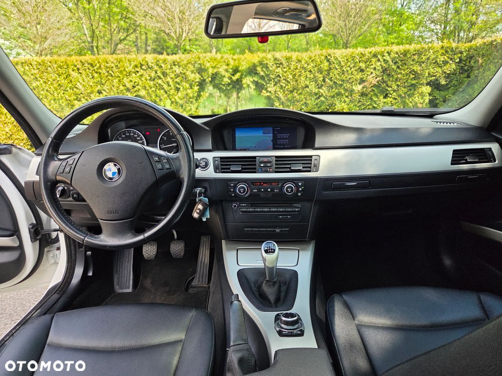 BMW Seria 3 318i Edition Exclusive - 17