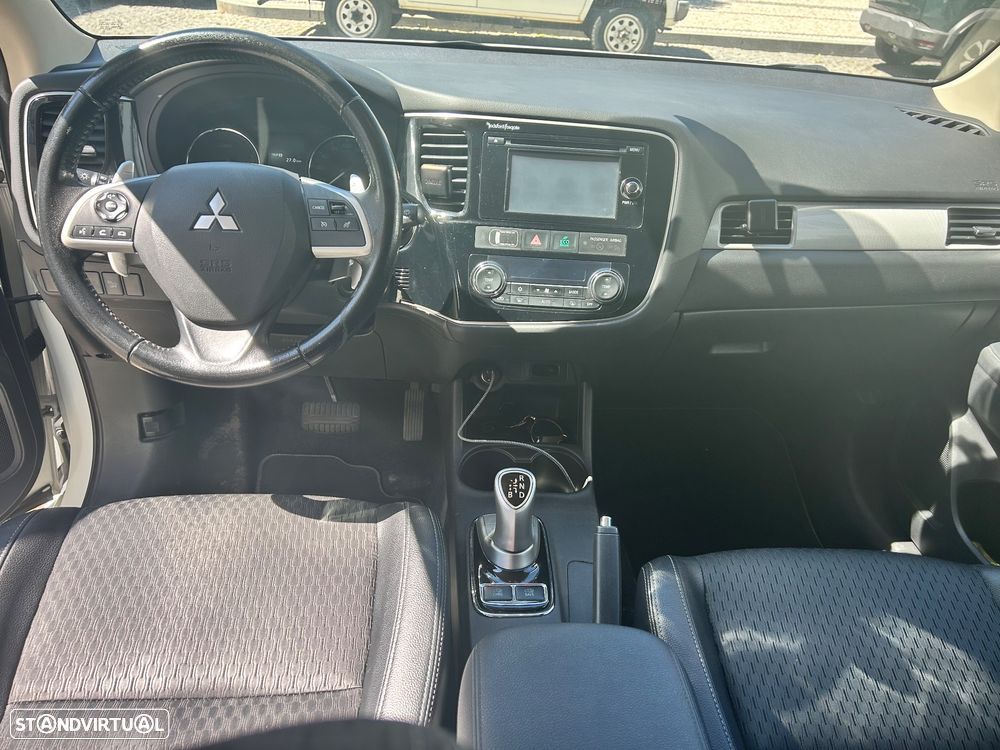 Mitsubishi Outlander - 7