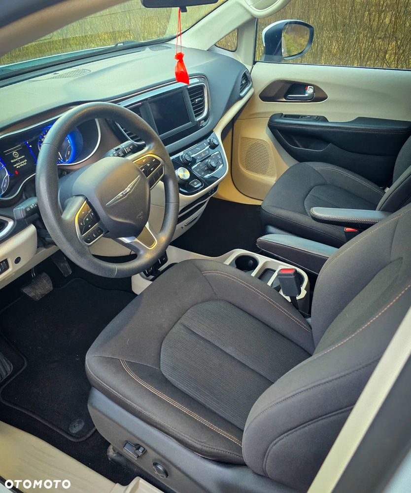 Chrysler Pacifica - 12