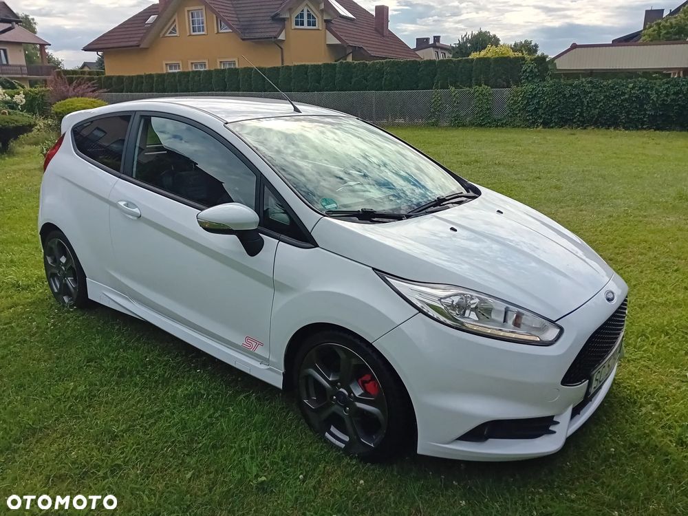 Ford Fiesta 1.6 EcoBoost mit Leder-Sport-Paket ST - 2