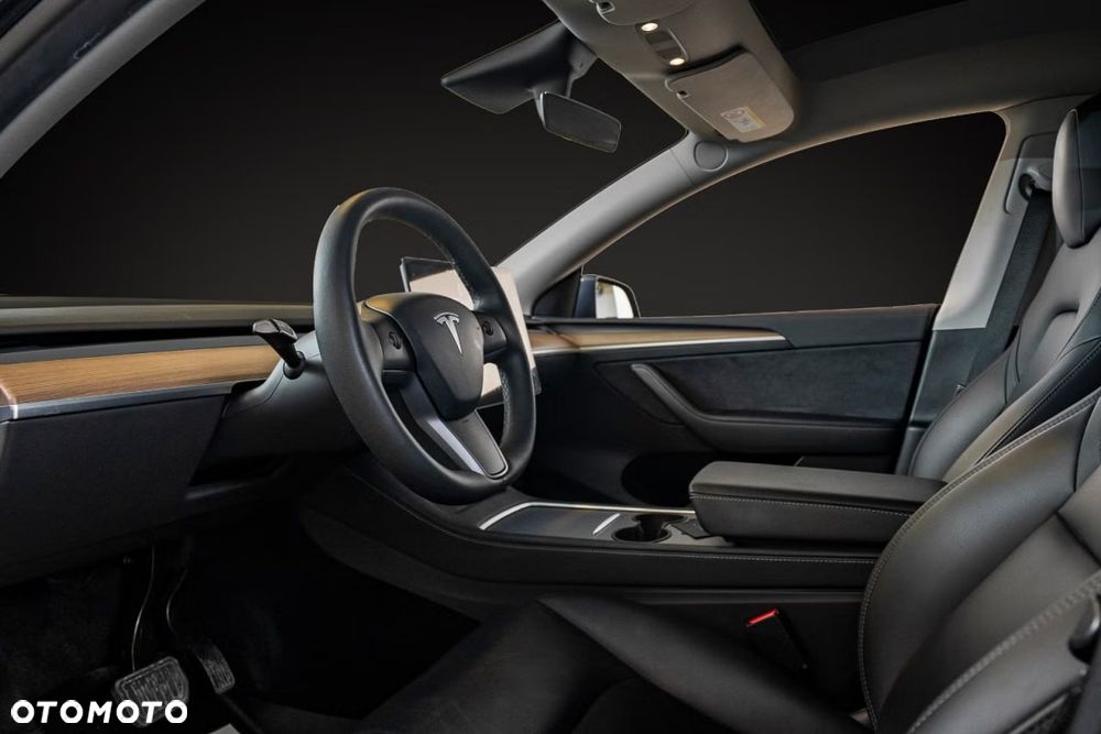 Tesla Model Y Long Range Dual Motor AWD - 7