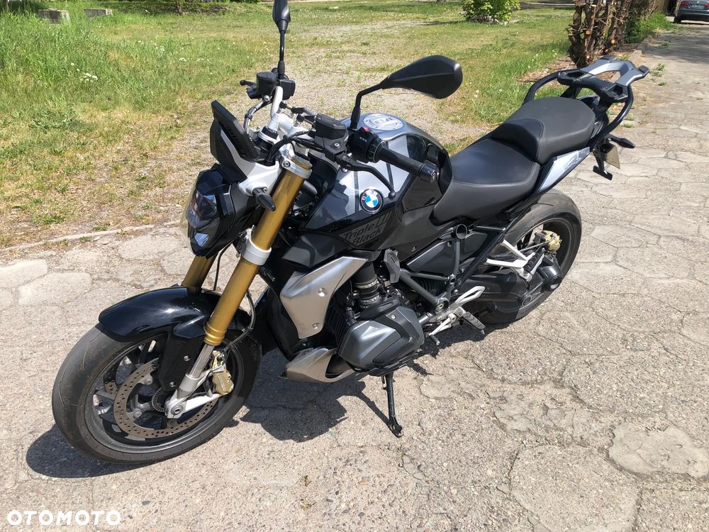 BMW R - 1