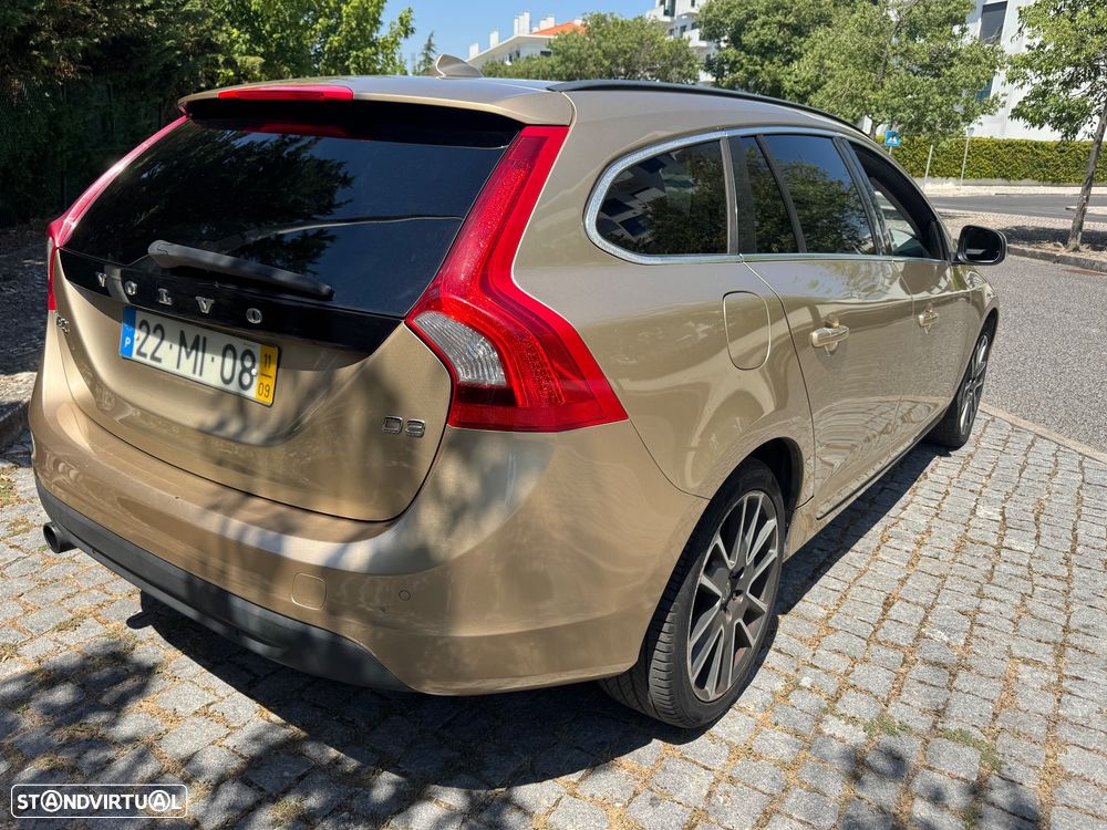Volvo V60 2.0 D3 Momentum - 4