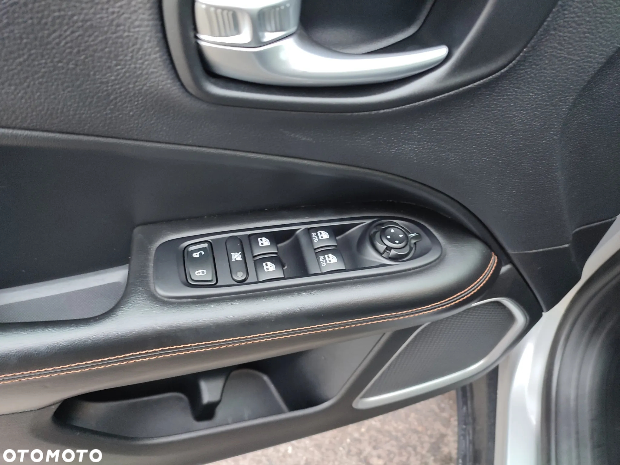 Jeep Compass - 10