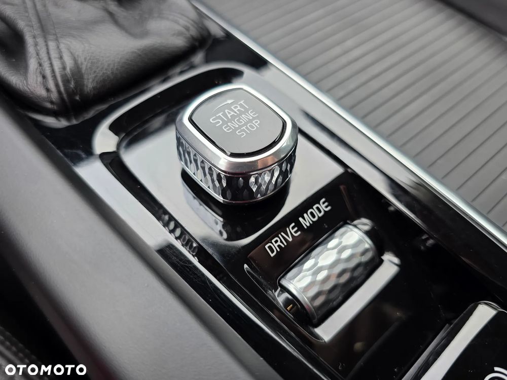 Volvo V60 D3 AWD Momentum Pro - 26