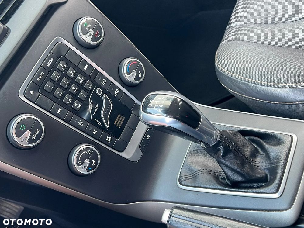 Volvo V40 - 25
