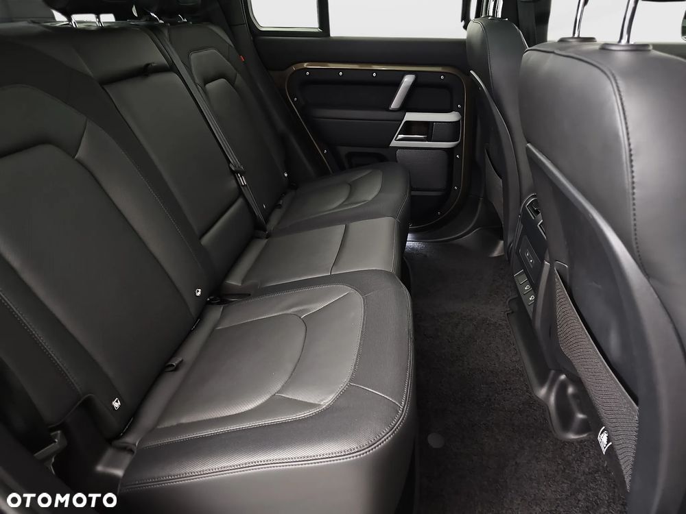 Land Rover Defender 3.0 D300 mHEV X-Dynamic HSE - 29