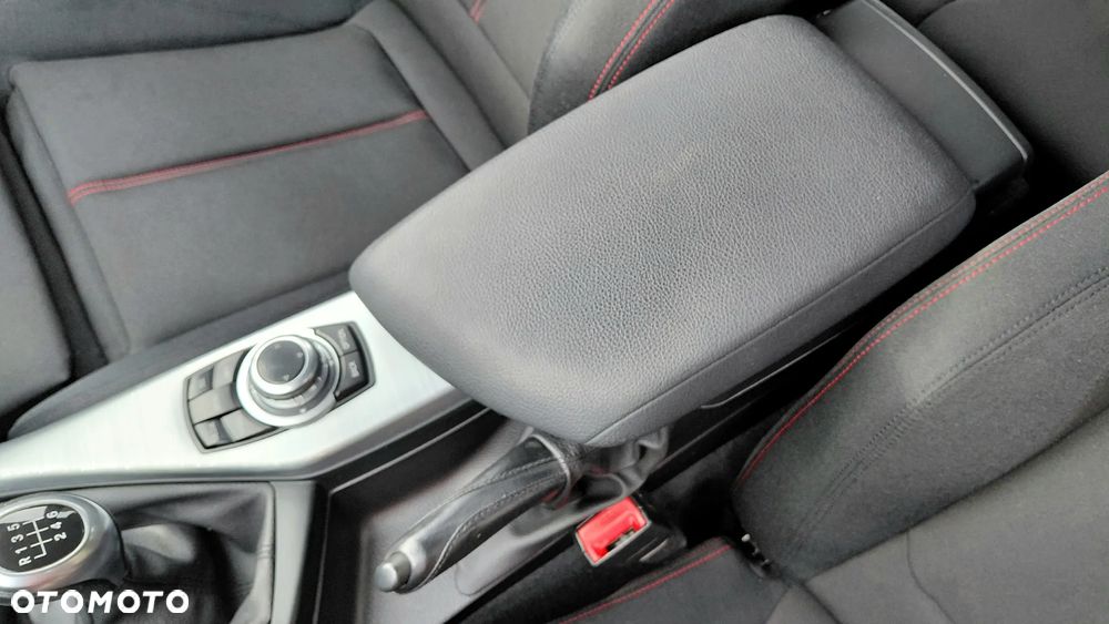 BMW Seria 1 118i Sport Line - 40