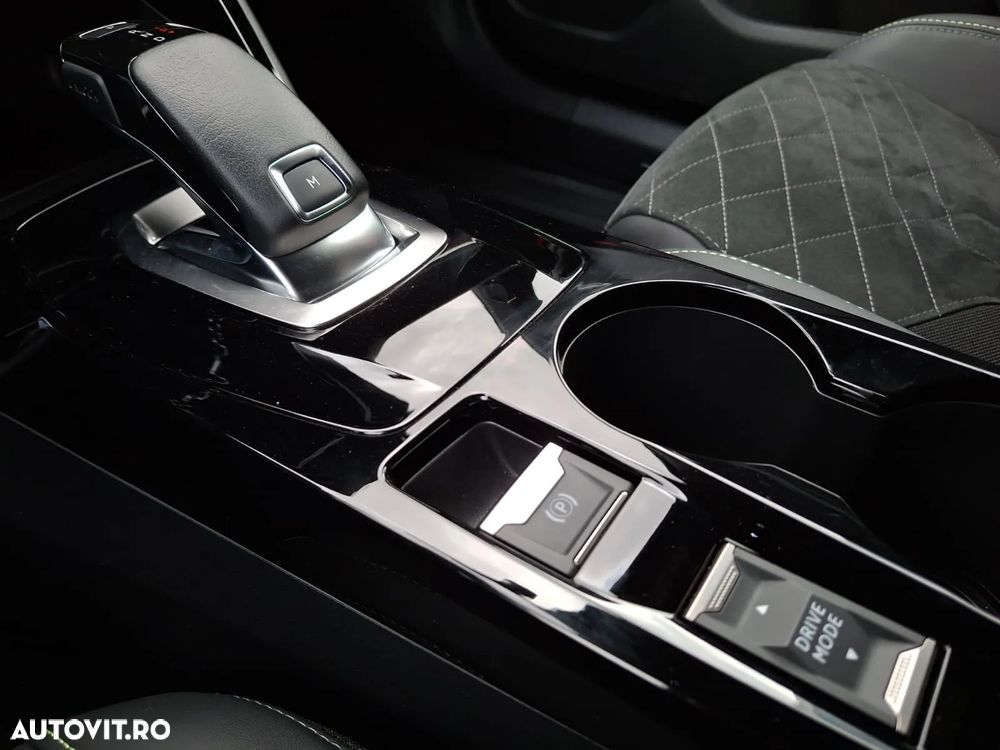 Peugeot 2008 1.5 BlueHDI 130 S&S EAT8 GT - 33