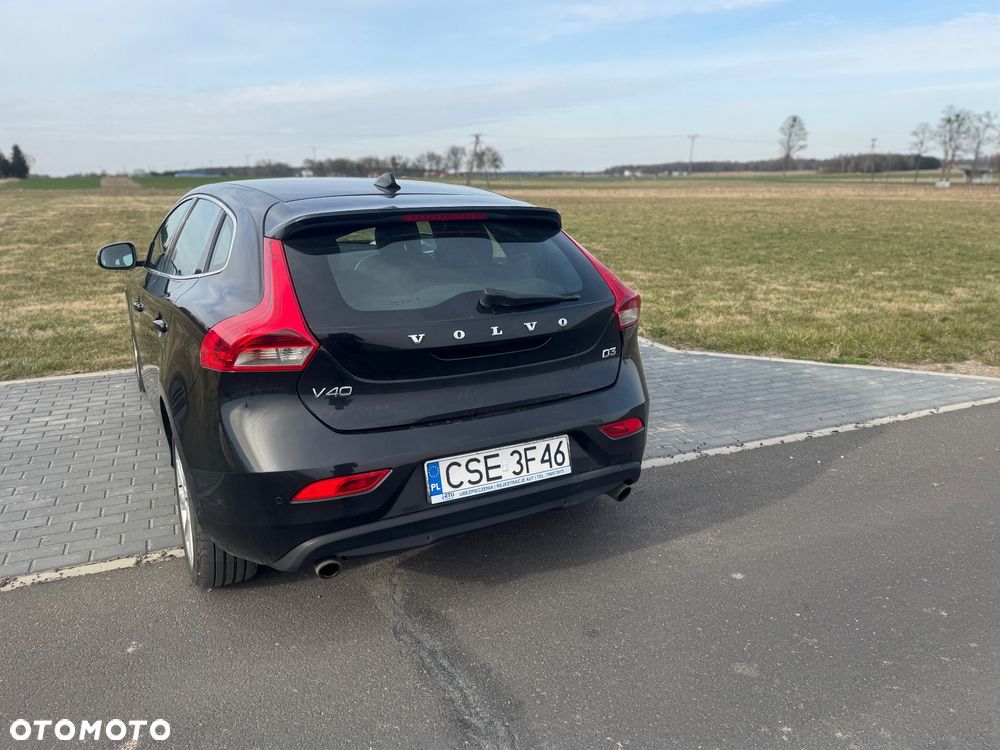 Volvo V40 D3 R-Design - 4