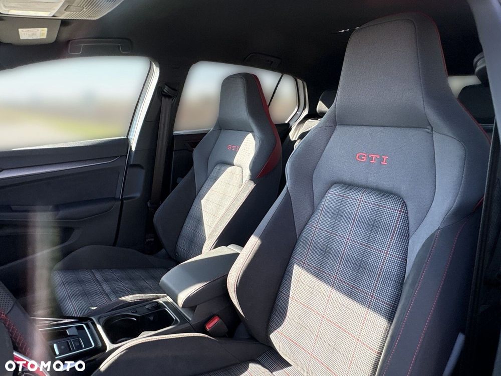 Volkswagen Golf - 13
